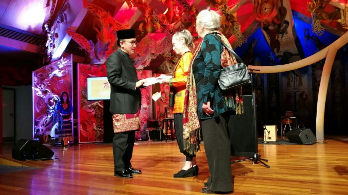Indonesian honour for Allan Thomas and Jack Body
